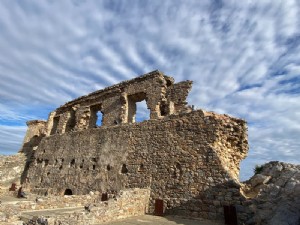 Nuvens sobre ruínas em Castelo Rodrigo 