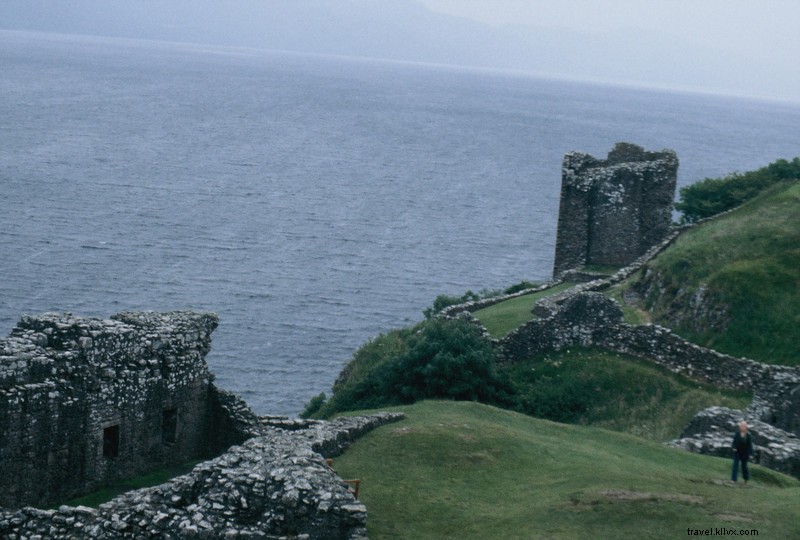 Kastil Urquhart dan Loch Ness 