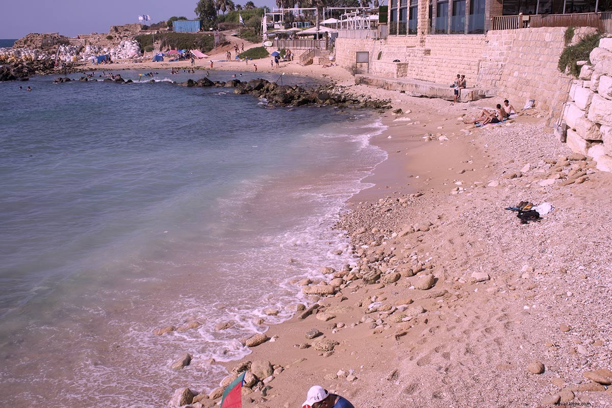 Escapades israéliennes pour le nerd du design, Bébé à la plage, Gourmand, et amateur de vin 