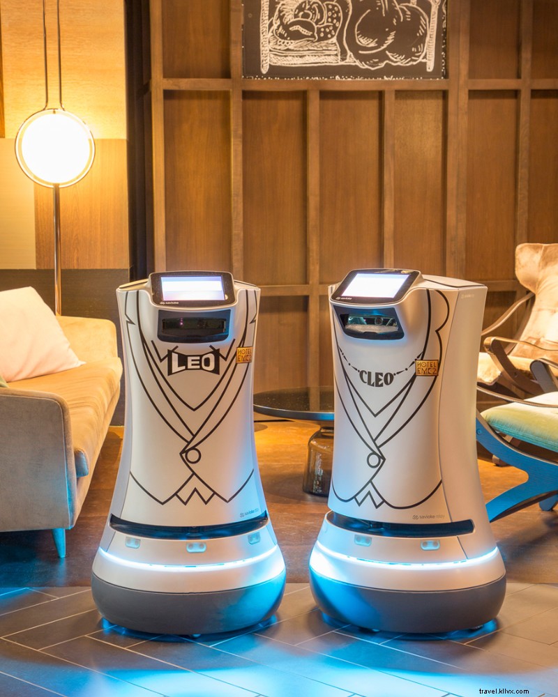 No Hotel EMC2, os robôs estão prontos para vê-lo agora 