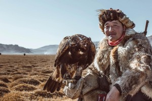 旅行写真家のブレアナ・ウィルソンとモンゴルでイヌワシと狩りをする 