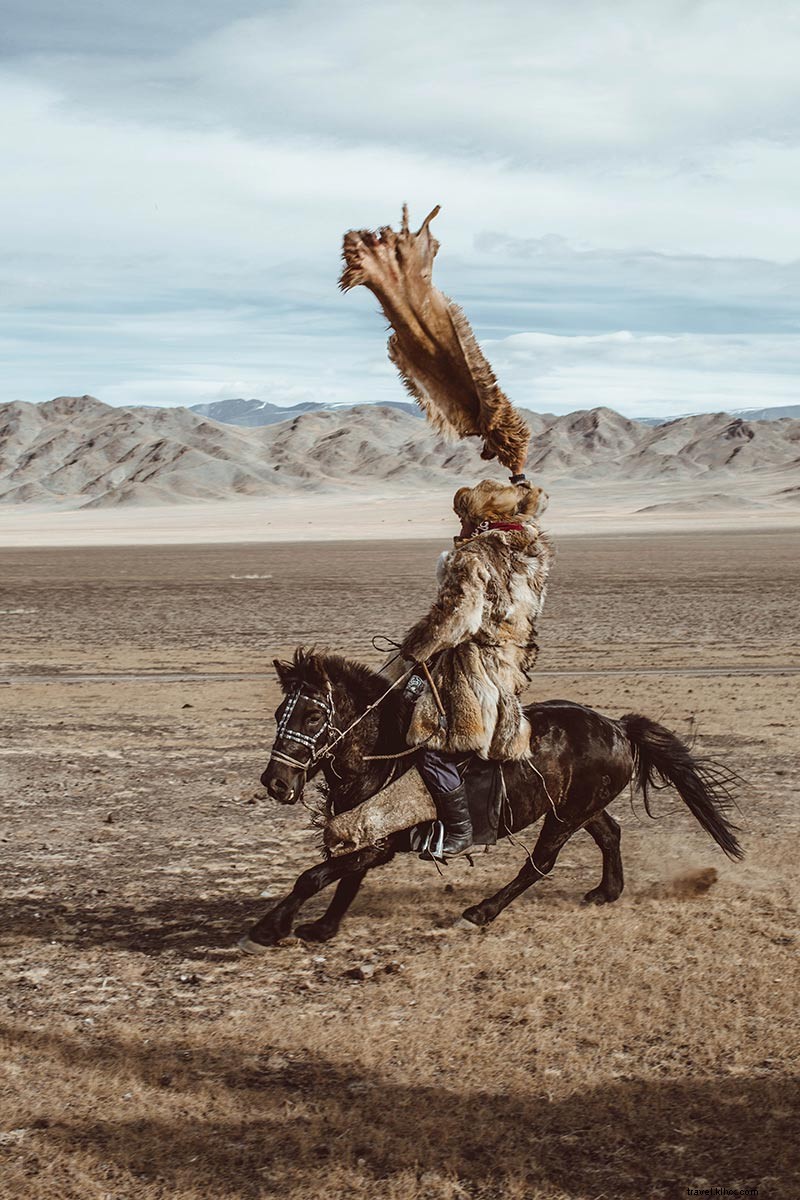 Berburu dengan Elang Emas di Mongolia bersama Fotografer Perjalanan Breanna Wilson 
