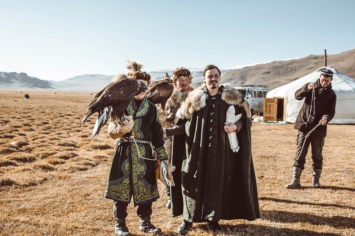 Caça com águias douradas na Mongólia com o fotógrafo de viagens Breanna Wilson 