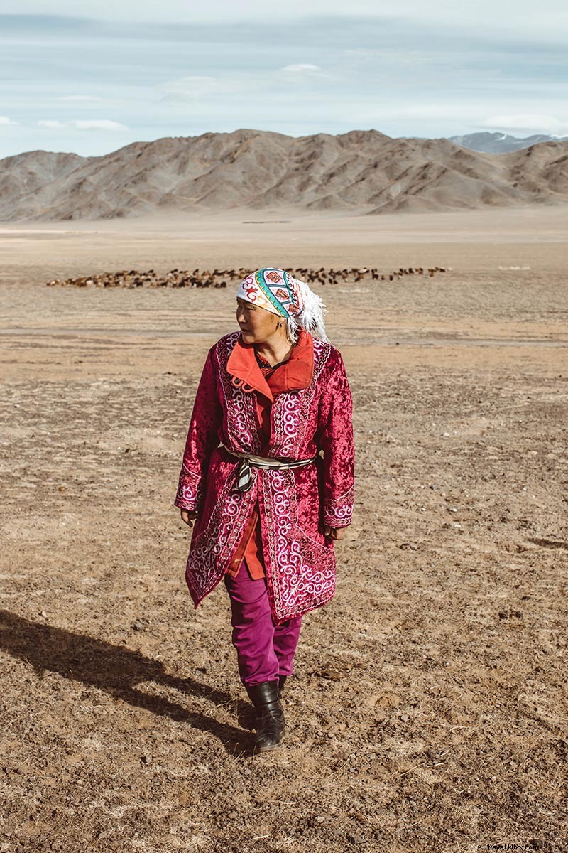 旅行写真家のブレアナ・ウィルソンとモンゴルでイヌワシと狩りをする 