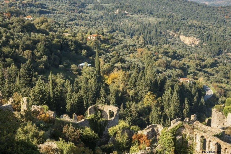 Um extraordinário retiro de spa nas montanhas cobertas de ciprestes da Grécia 