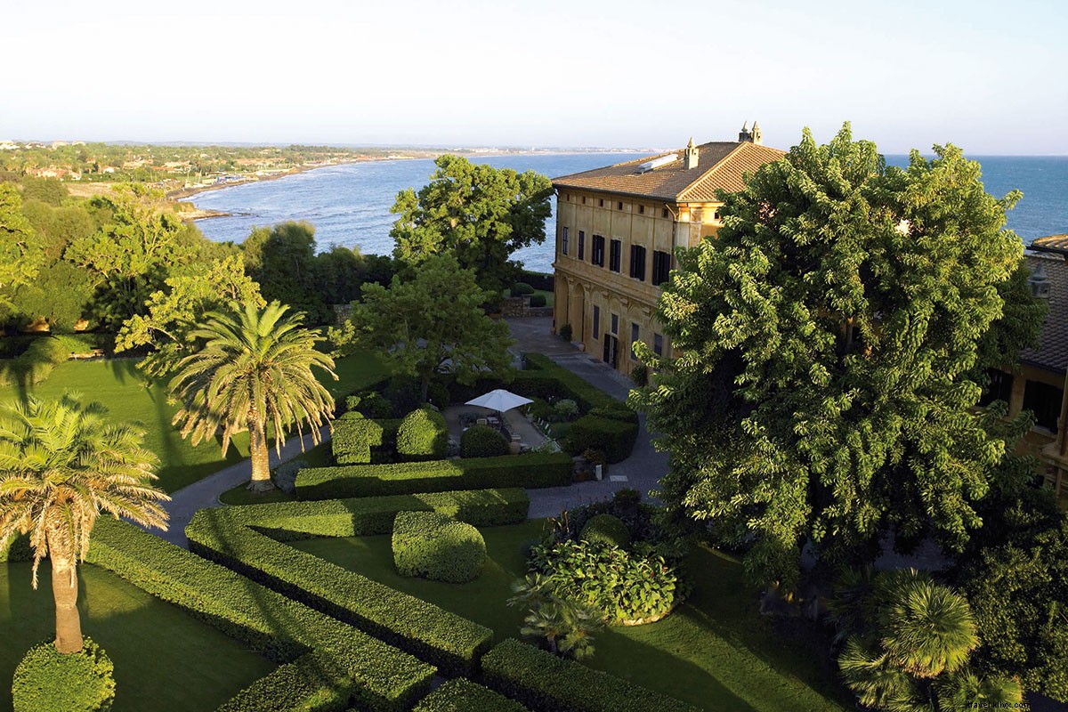 Milik Anda untuk Hari Ini:A Renaissance Palazzo by the Sea 