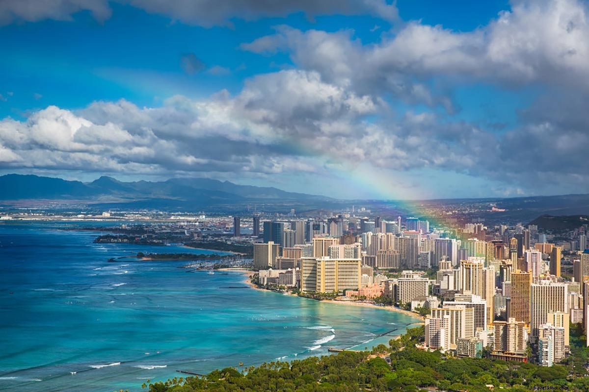Aloha es asequible en Ambassador Hotel Waikiki en Oahu 
