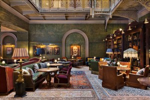 The Beekman:un lujoso hotel del Bajo Manhattan con un filtro de época dorada 