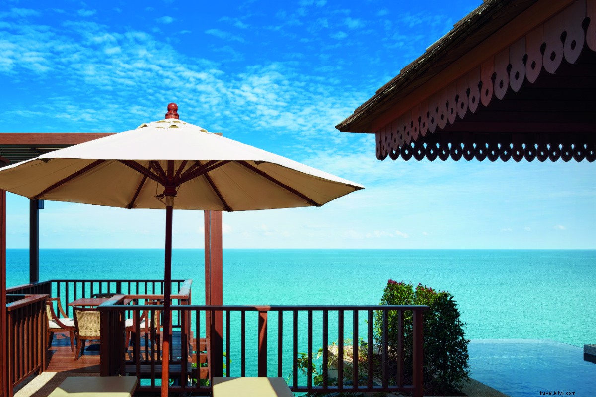 La relaxation est une vue sur l océan à 270 degrés au Ritz-Carlton Koh Samui 