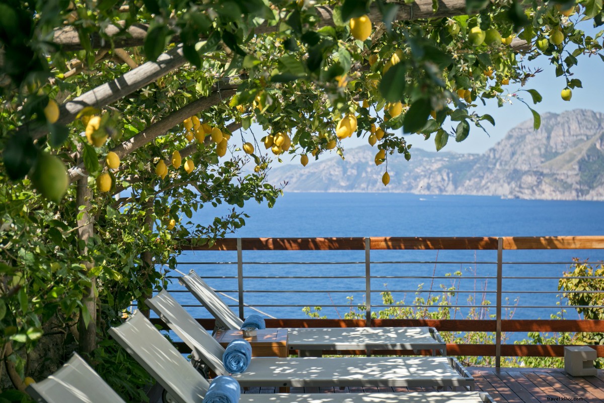 50 tonos de azul y 15 tonos de blanco en Casa Angelina en la costa de Amalfi 