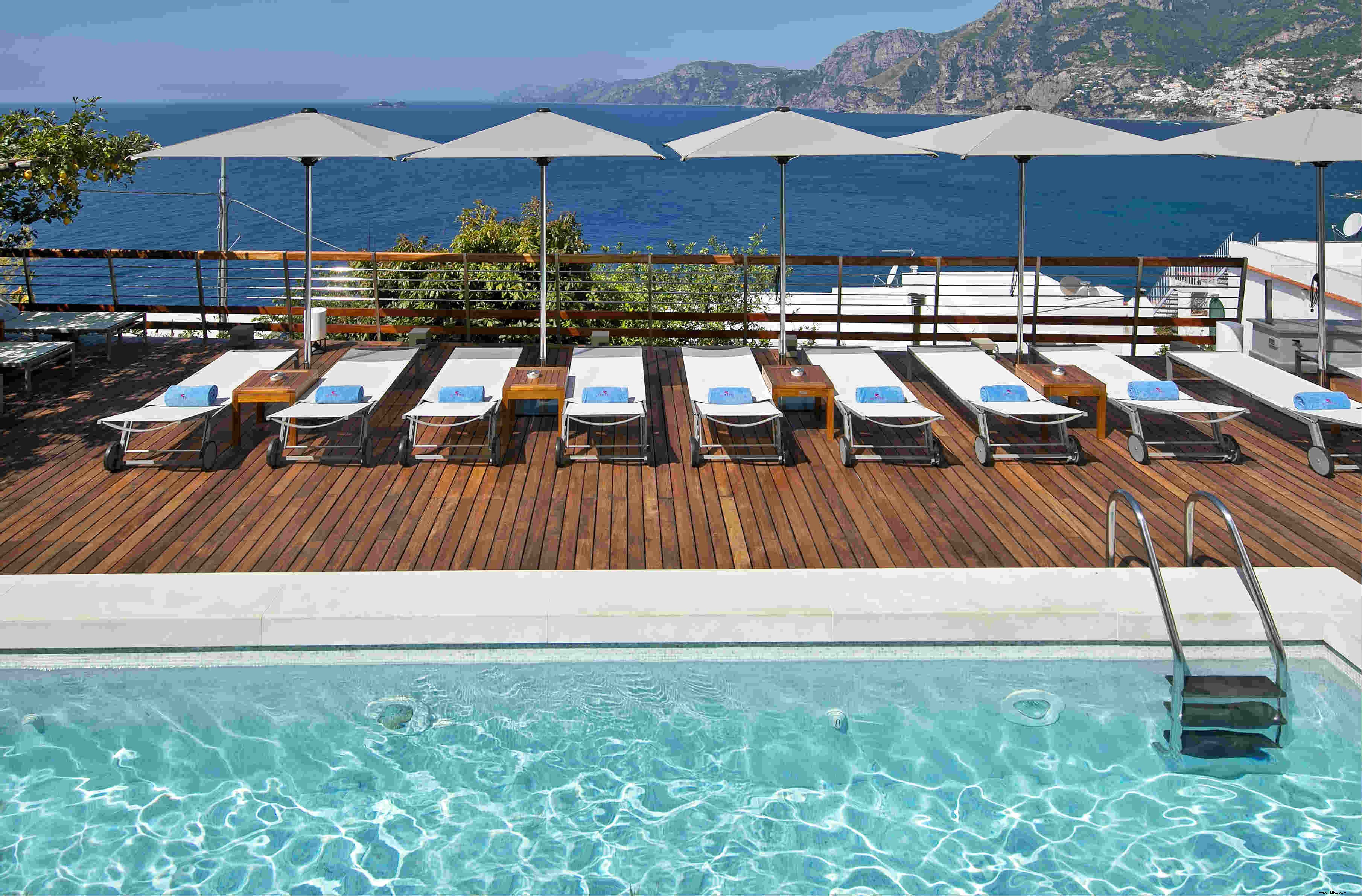 50 Shades of Blue dan 15 Shades of White di Casa Angelina di Pantai Amalfi 