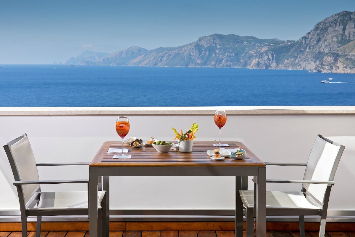 50 tonos de azul y 15 tonos de blanco en Casa Angelina en la costa de Amalfi 