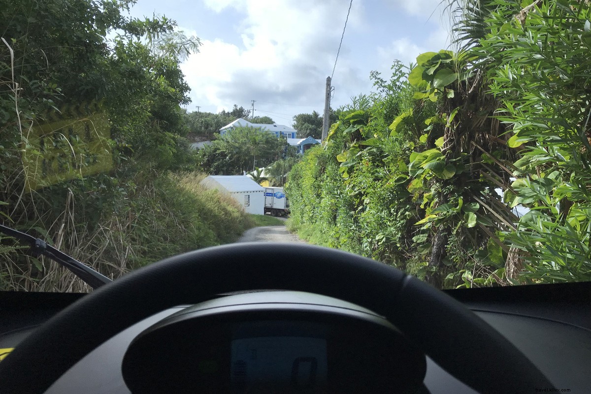 Aux Bermudes, Descendre du scooter et entrer dans une Twizy ? 