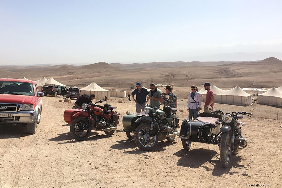 モロッコの砂漠での簡単なグランピングアドベンチャー 