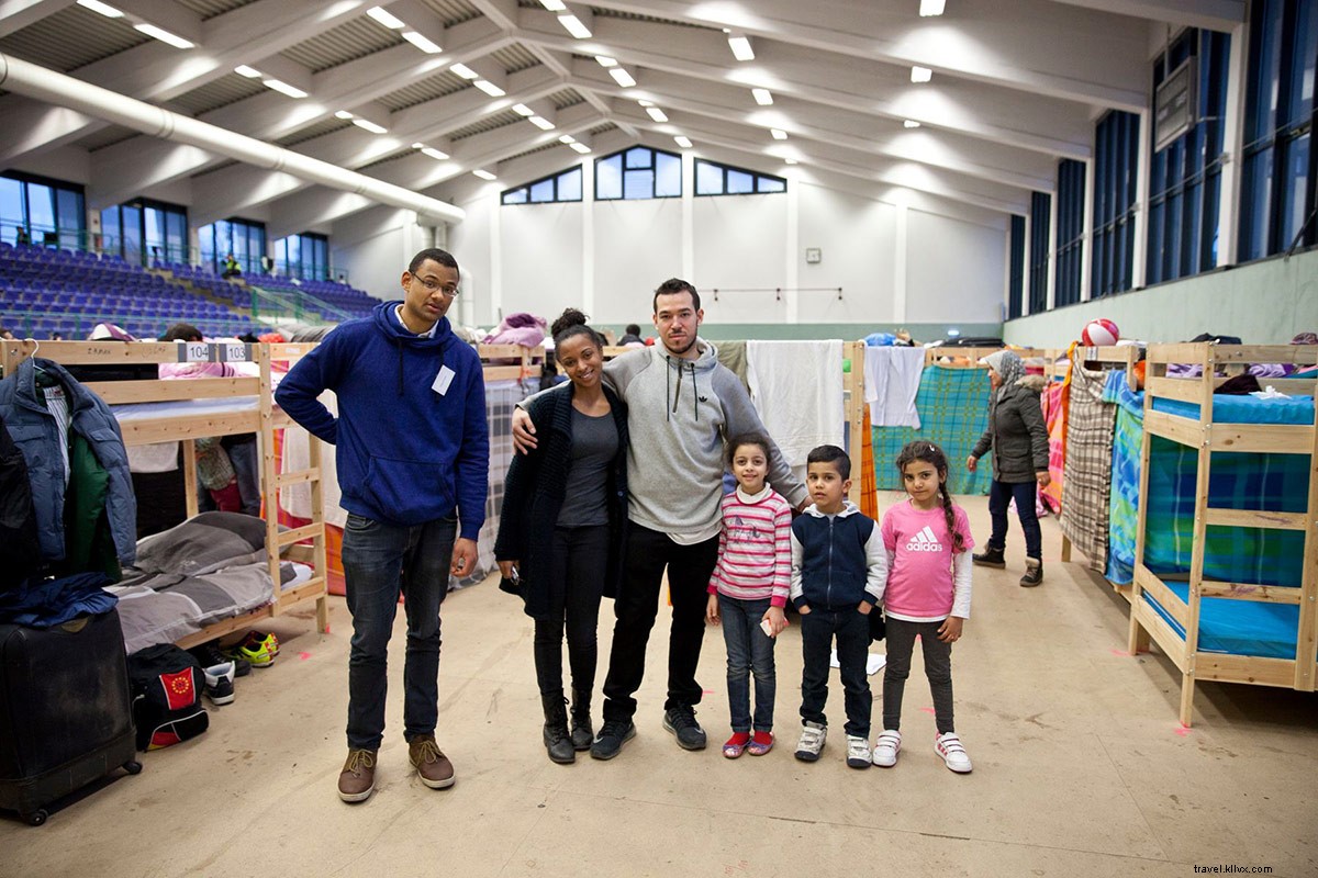 Dans ce camp de réfugiés à Berlin, Le soulagement frappe les notes hautes et basses 