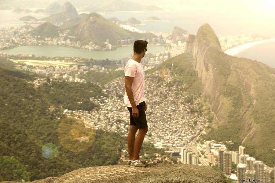 ビデオ：リオデジャネイロの山とスラム街 