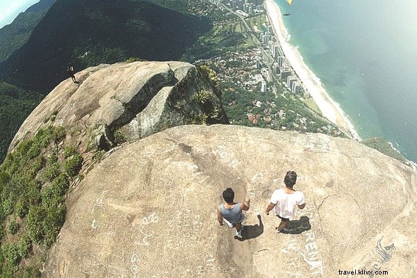 VIDEO:Pegunungan dan Kumuh di Rio de Janeiro 