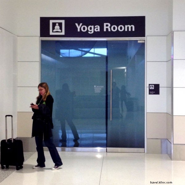 ¿Quién sabía siquiera que los aeropuertos tenían salas de yoga? 