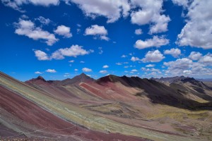Pourquoi devriez-vous escalader les montagnes arc-en-ciel de Perus aussi rapidement que possible 