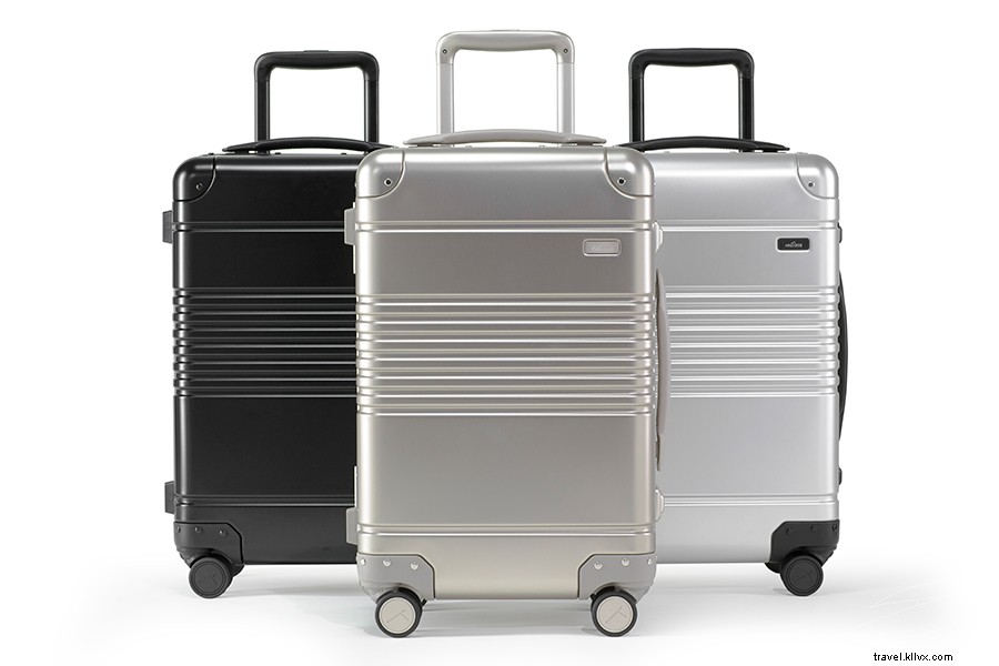 Cette valise élégante s excuse pour votre tenue de voyage décontractée 
