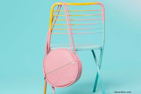 Viaggia alla moda:10 cose rosa da mettere in valigia 