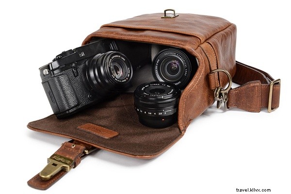スマートフォンだけでなく撮影する旅行者に最適なカメラバッグ 