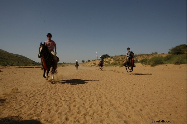 Héroes a caballo en la India:Relief Riders International 