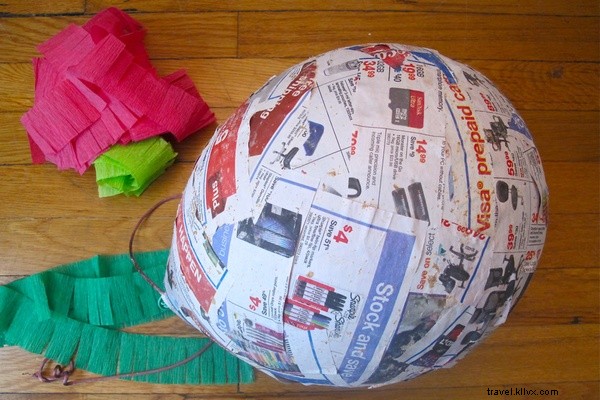 Viagem em casa:como fazer uma piñata 