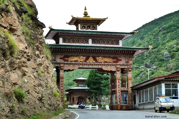 Balls Out:Petualangan di Bhutan 