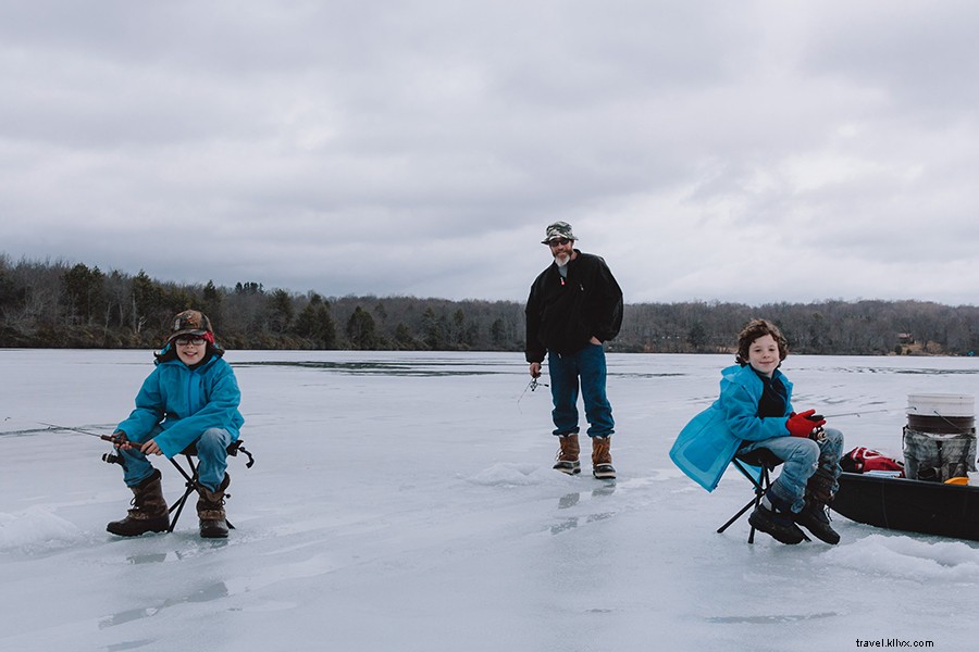Pesca en el hielo como alternativa de fin de semana borracho en Nueva York 