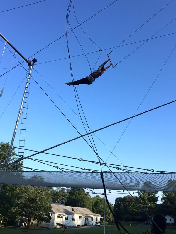 Aku Gadis Muda yang Berani di Trapeze Terbang 