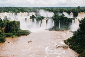 Ir a perseguir cascadas (en Brasil y Argentina) 