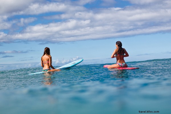 Faça uma pausa:surfe em Waikiki com Kelia Moniz 