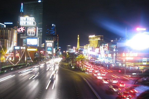 In Praise of Vegas - da gonne corte e lunghe notti a uomini ubriachi e amicizie istantanee 