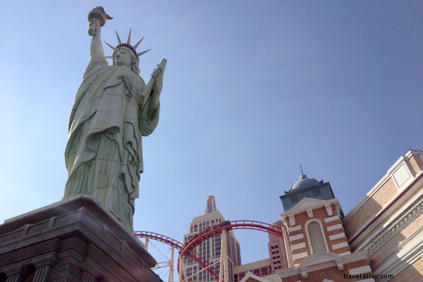 In Praise of Vegas — dari Rok Pendek dan Malam Panjang hingga Pria Mabuk dan BFF Insta 