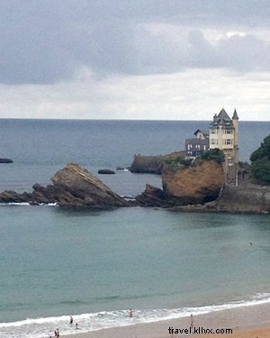 Beristirahatlah untuk Ini:Berselancar di Biarritz dengan Kassia Meador 