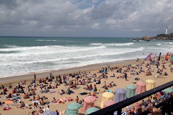 Haz una escapada:surfea Biarritz con Kassia Meador 