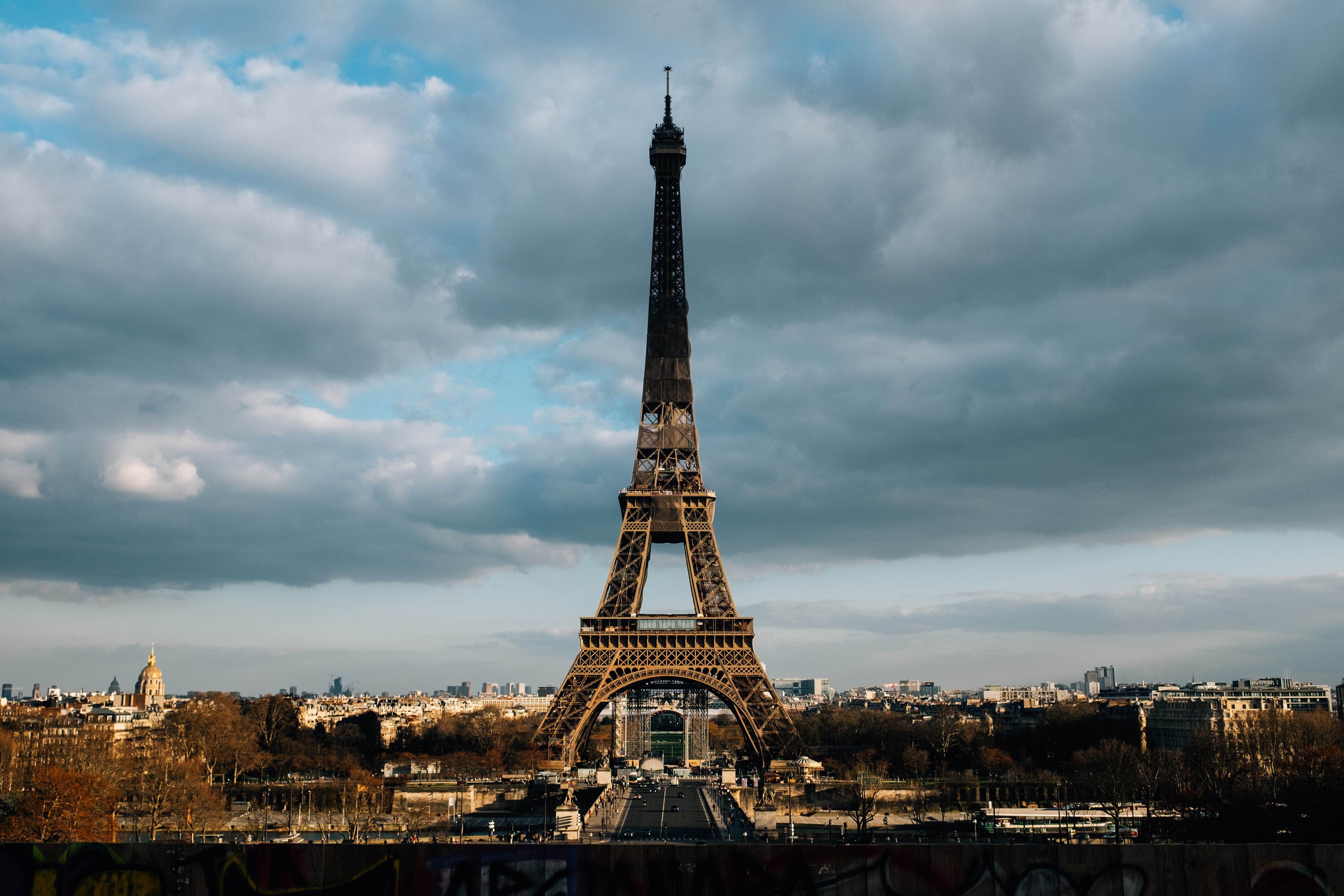 Foto de la Torre Eiffel y la ciudad circundante 