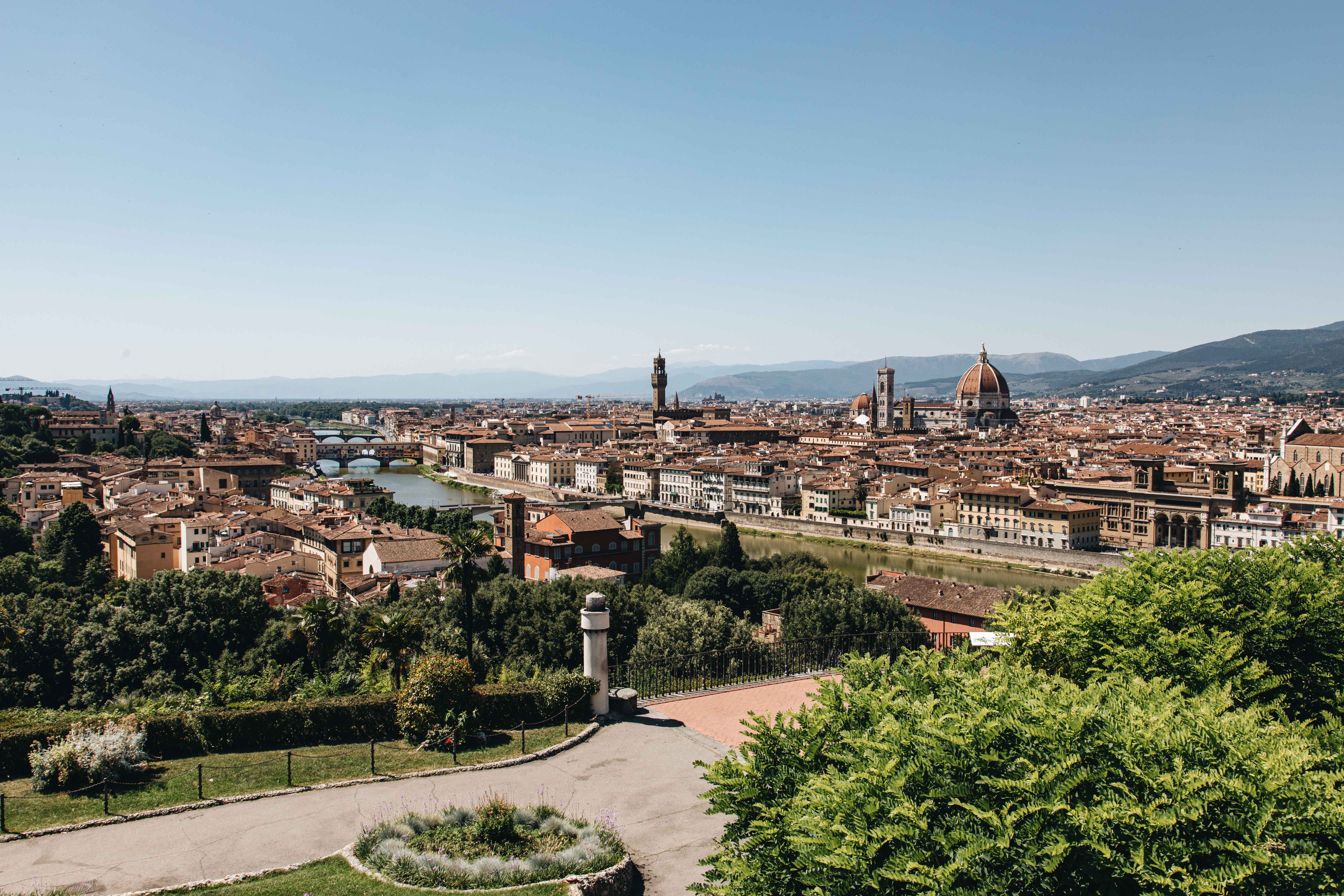 Uma grande foto da paisagem urbana europeia 