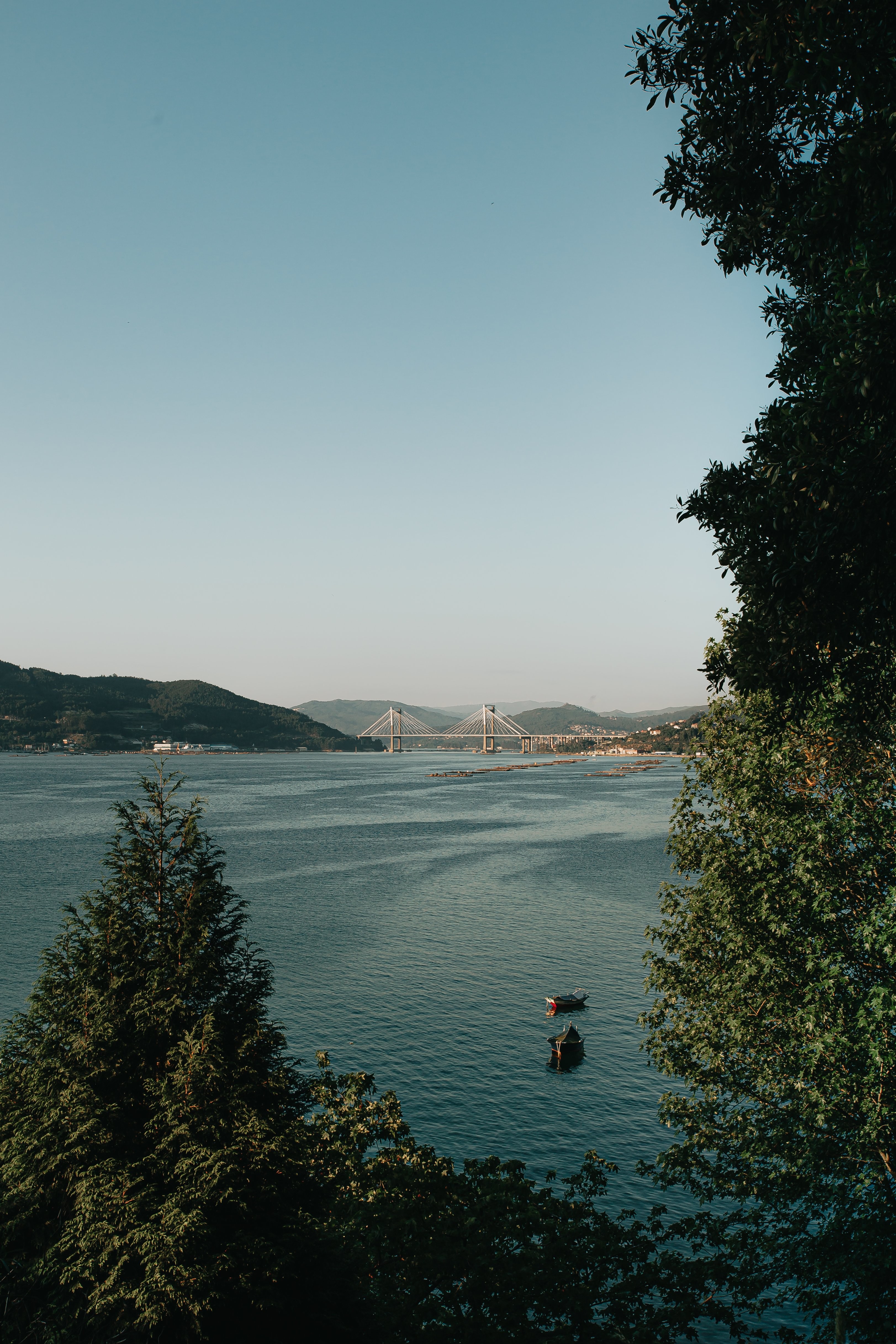 Vue de dessus de la colline de deux bateaux Photo 