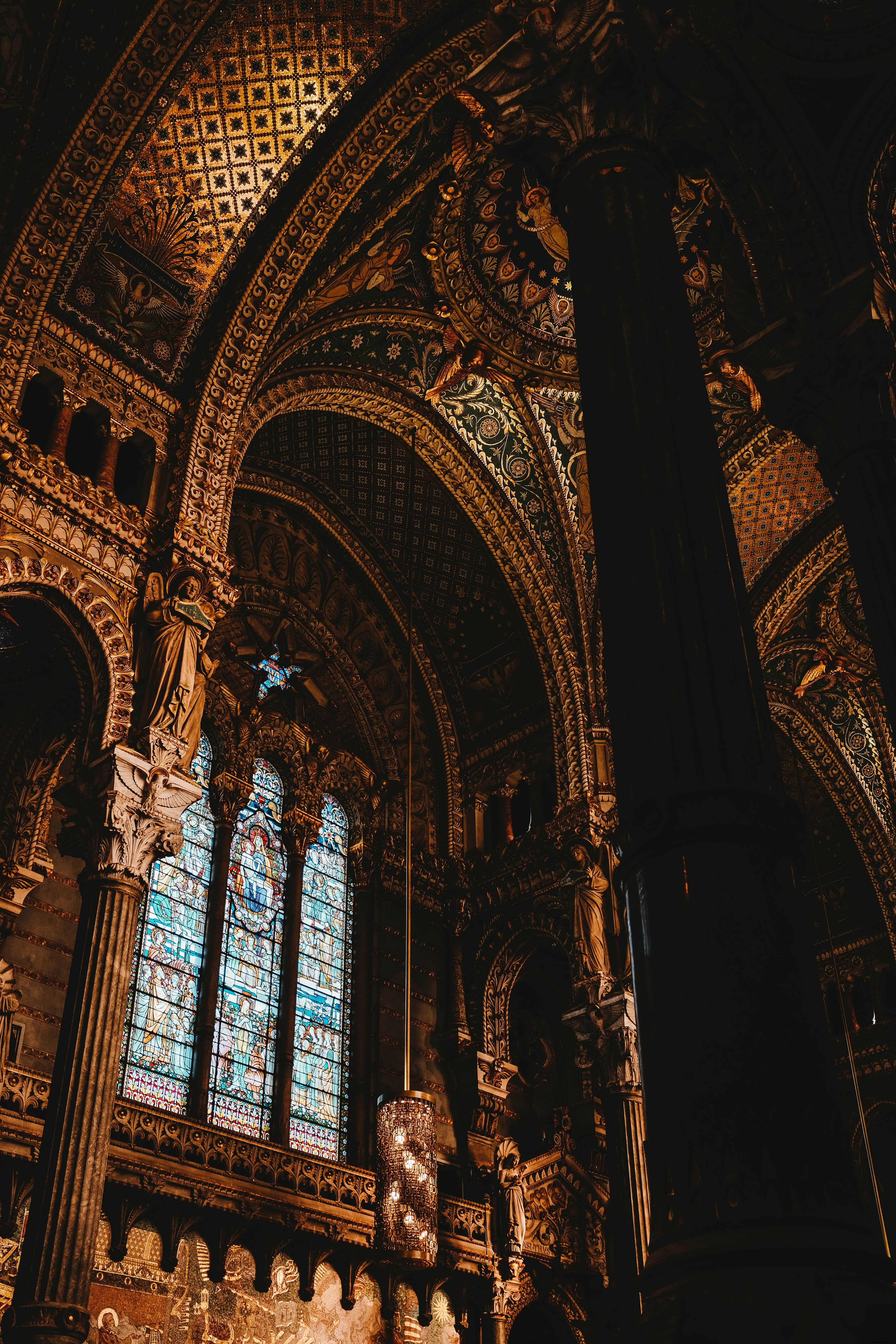 Luz cálida en una foto de la iglesia 