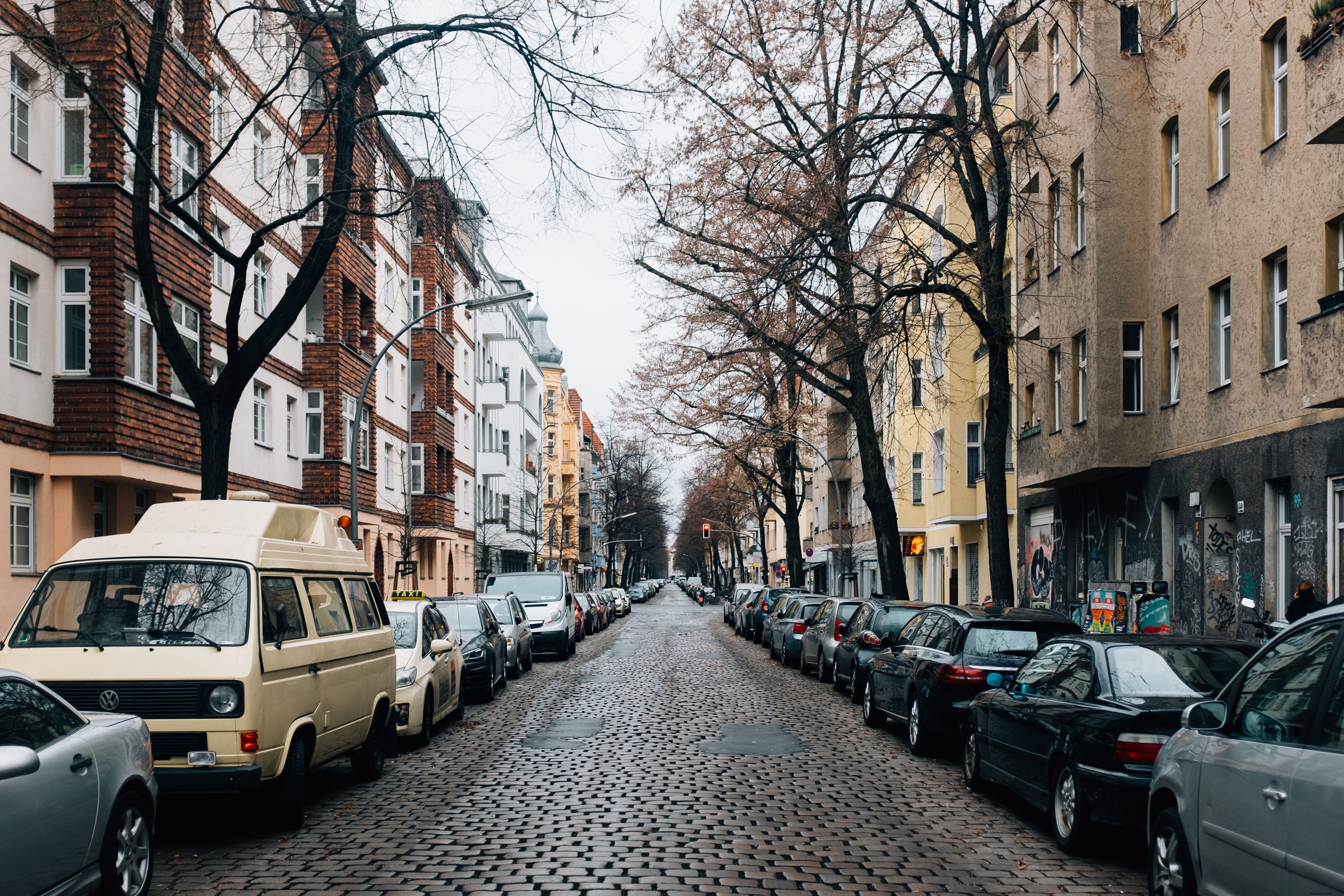 Une photo de rue résidentielle de galets 