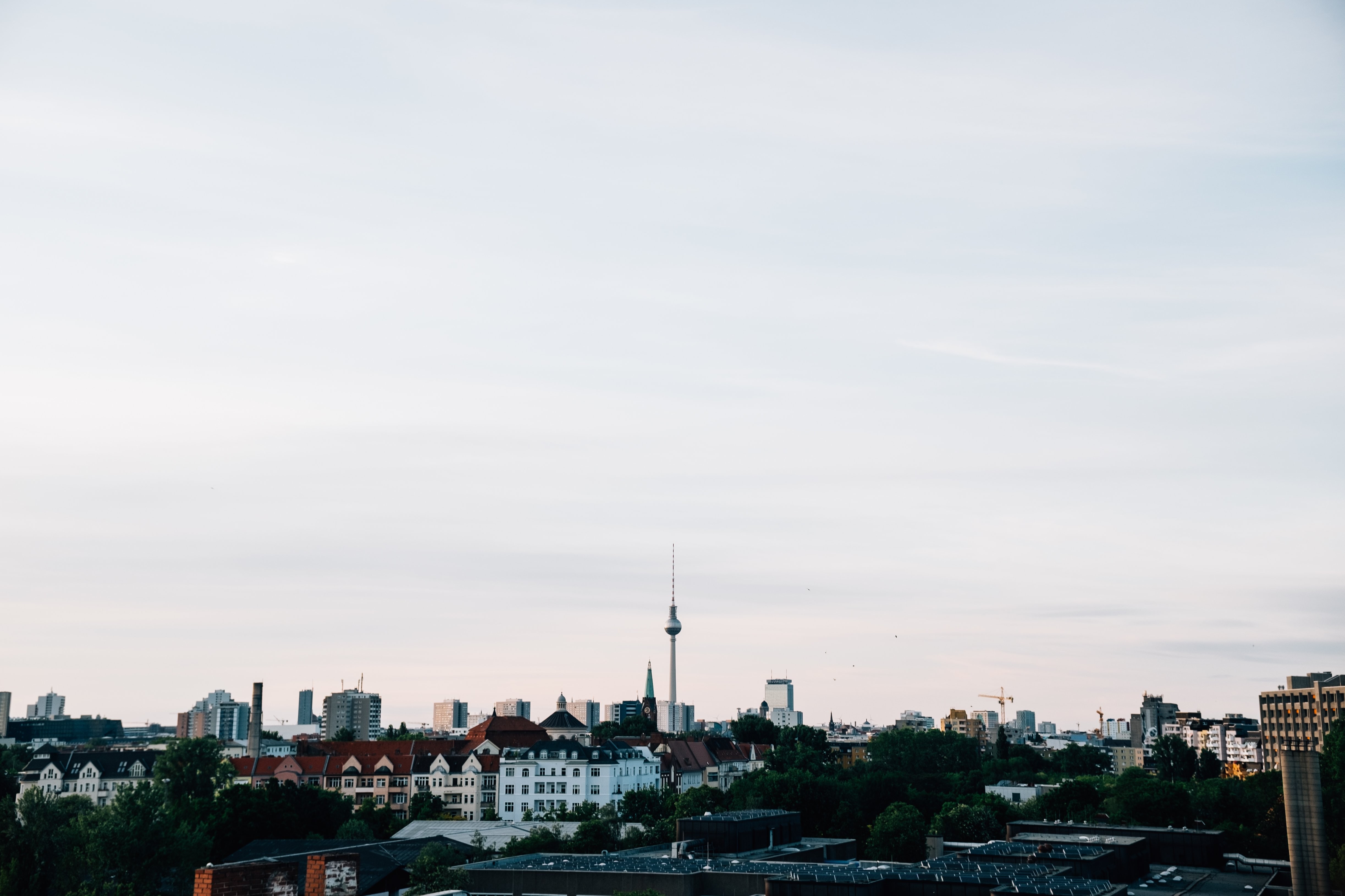 Foto de la torre de Berlín en el crepúsculo 