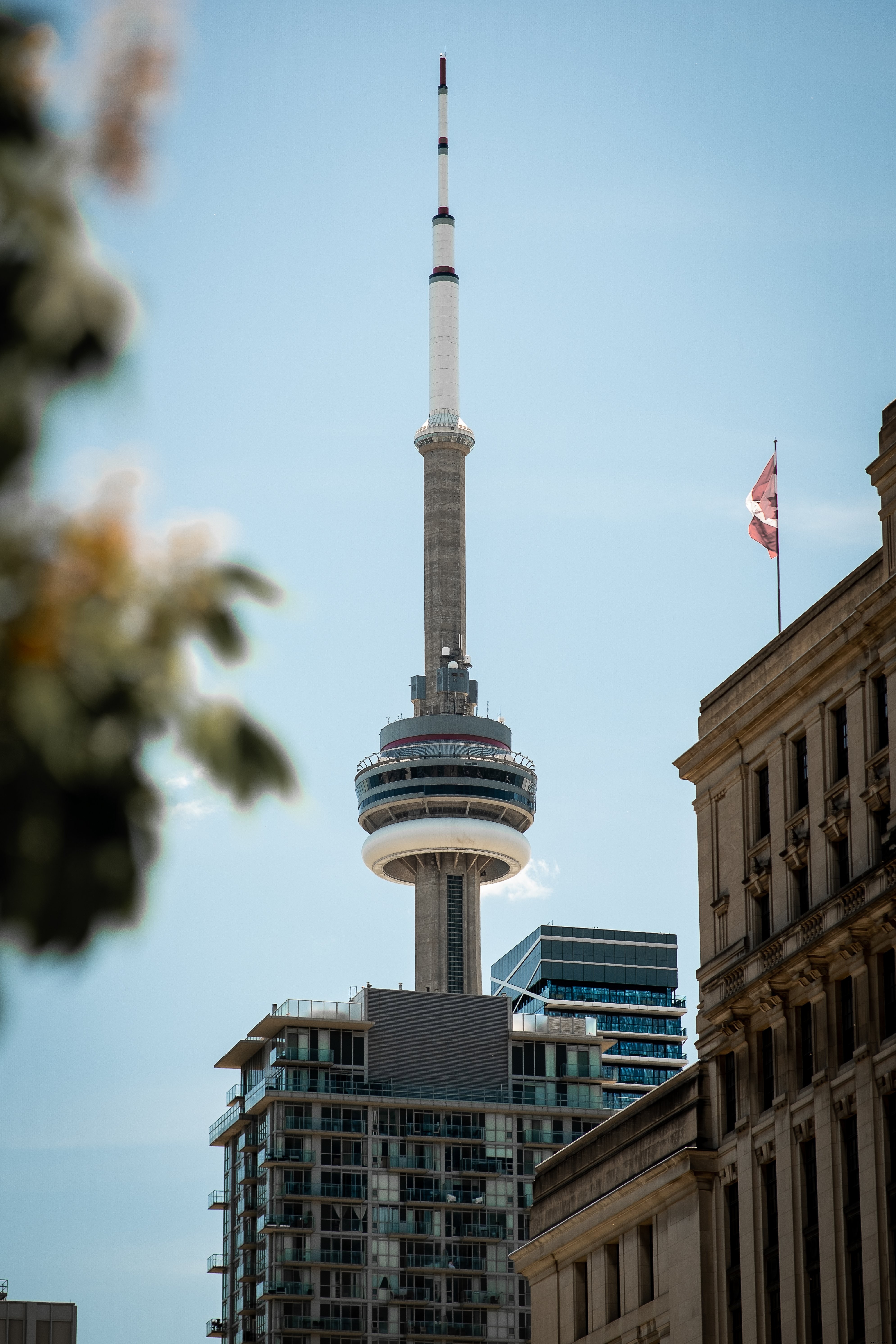 CN Tower espreita sobre a foto do horizonte de Toronto 