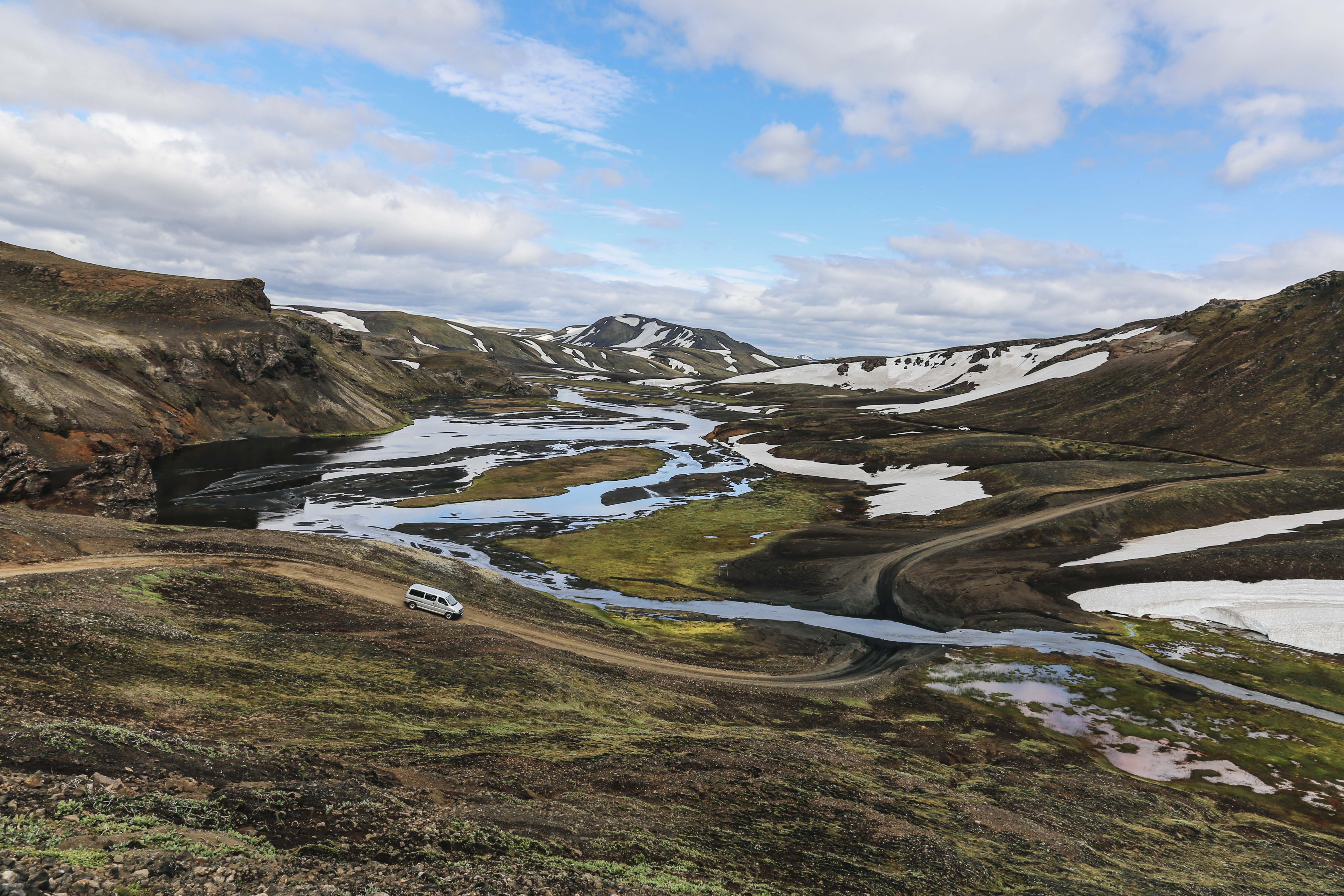 Foto de White Van Travels The Hills 