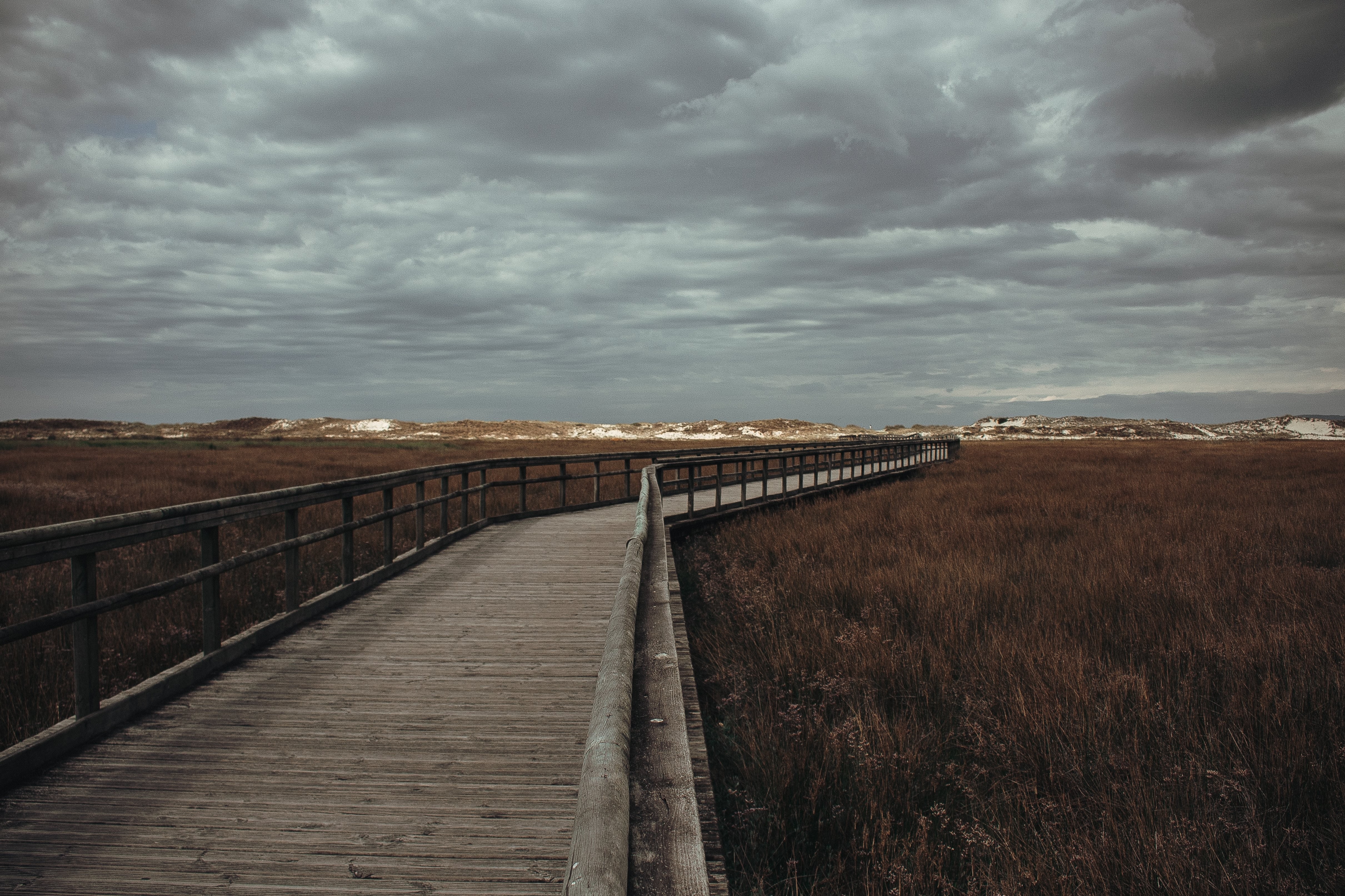 Ciel couvert sur le chemin de la plage Photo 