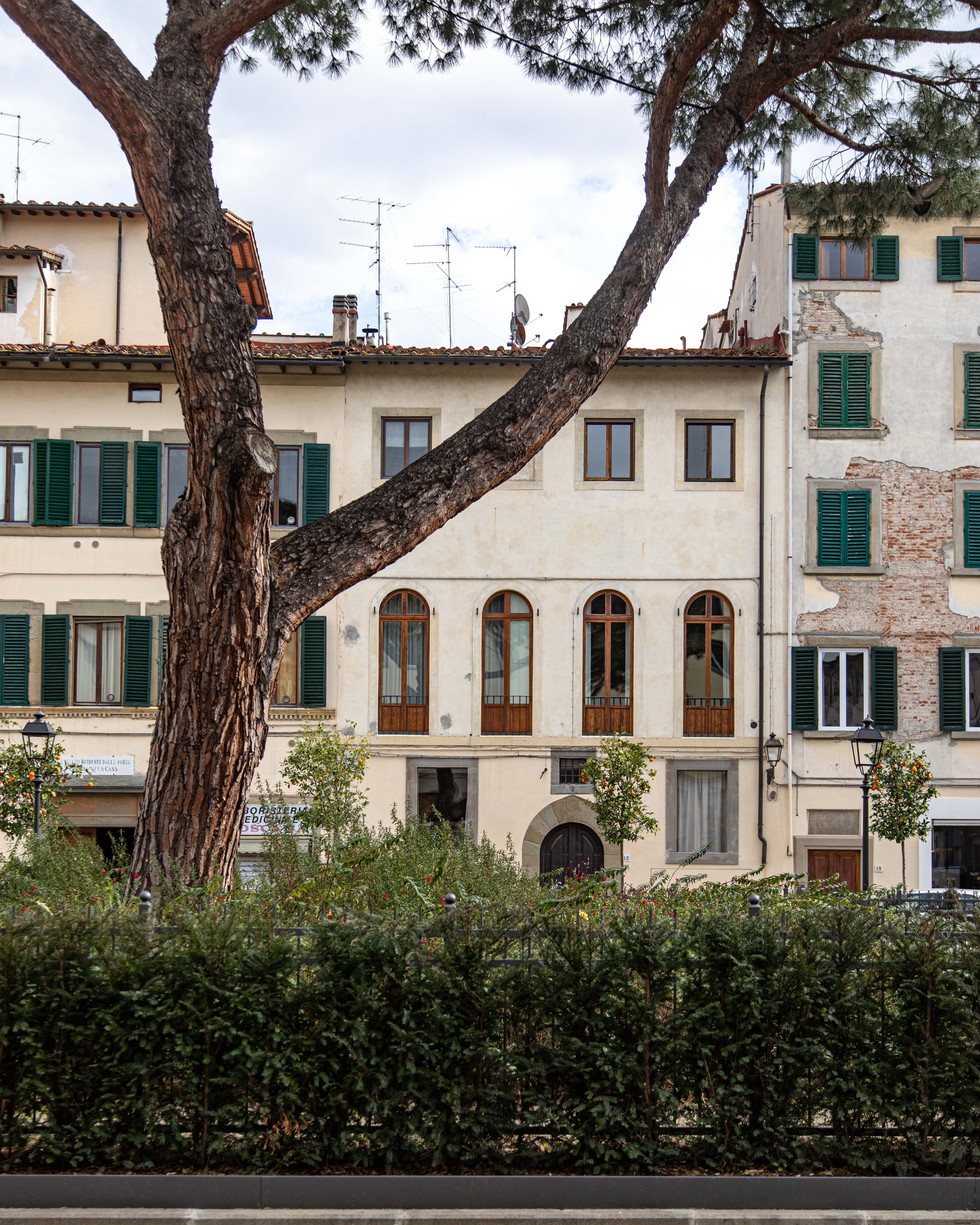 Vecchi edifici sulla strada Foto 