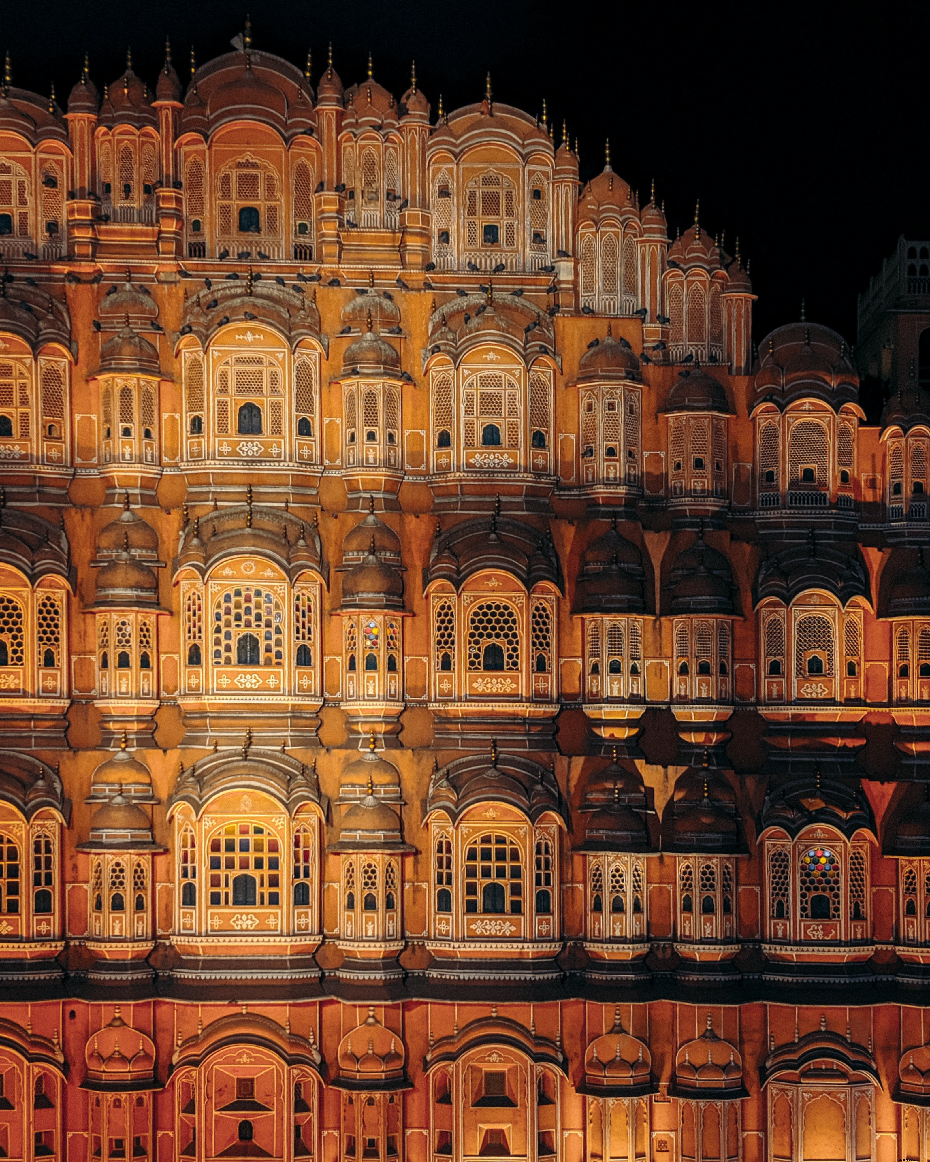 Edificio elaborado en la foto de la noche 