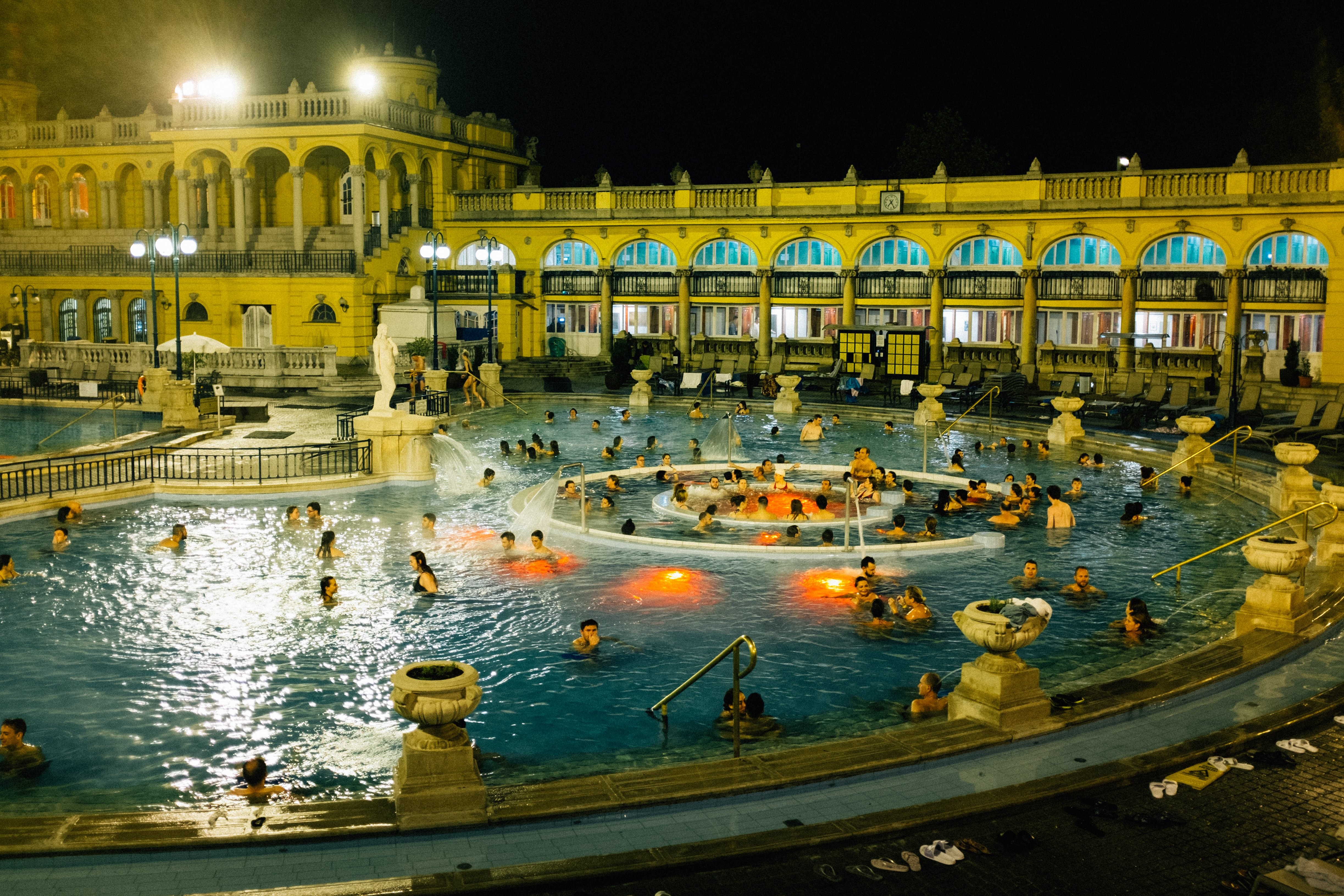 Piscine publique la nuit Photo 