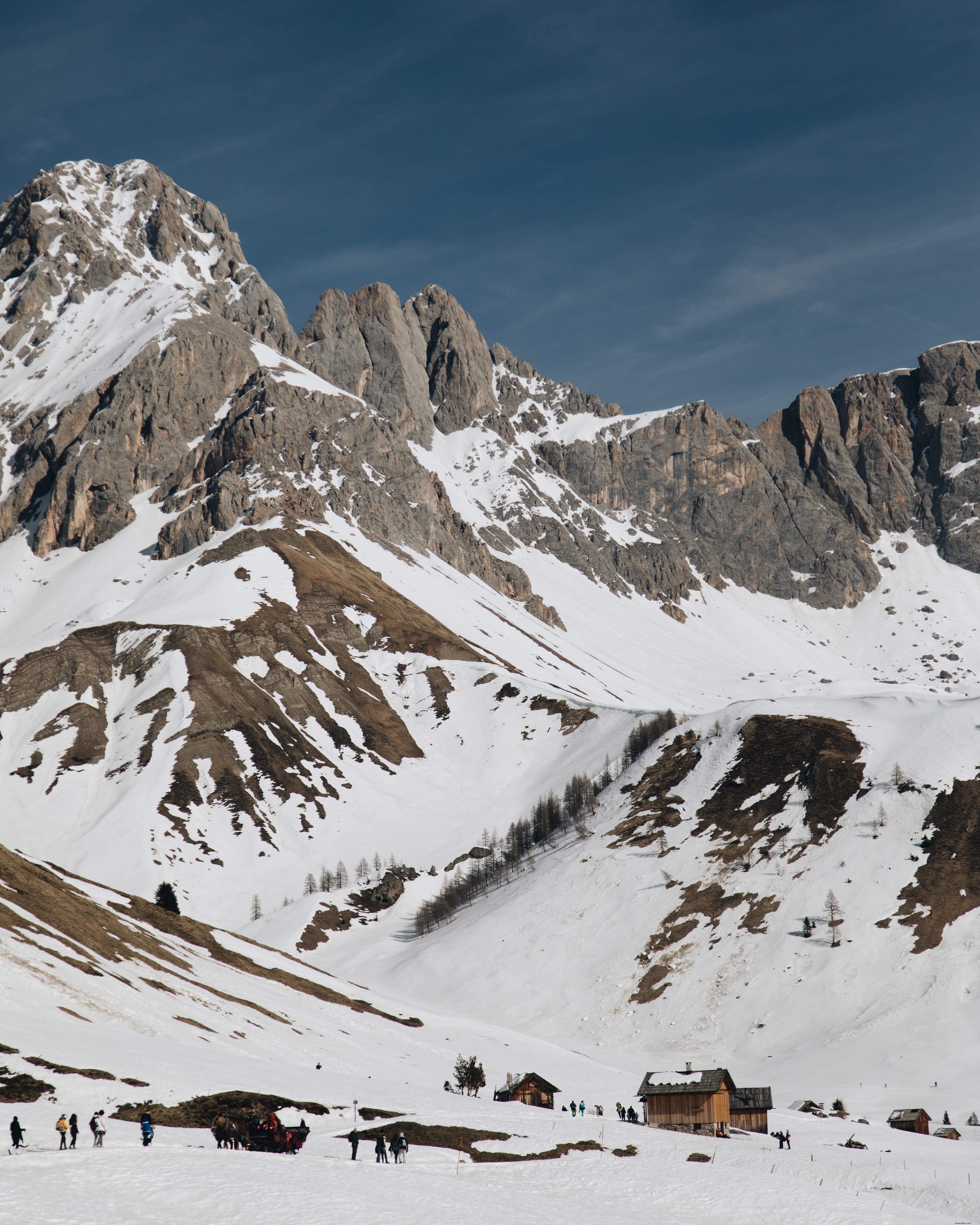 Una foto expansiva de las Montañas Rocosas 